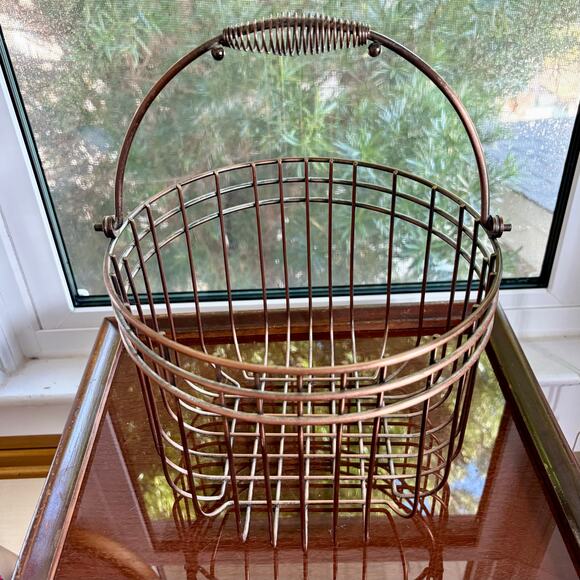Vintage Wire Egg Basket with Swing Handle Rustic Farmhouse Decor - Picture 6 of 15